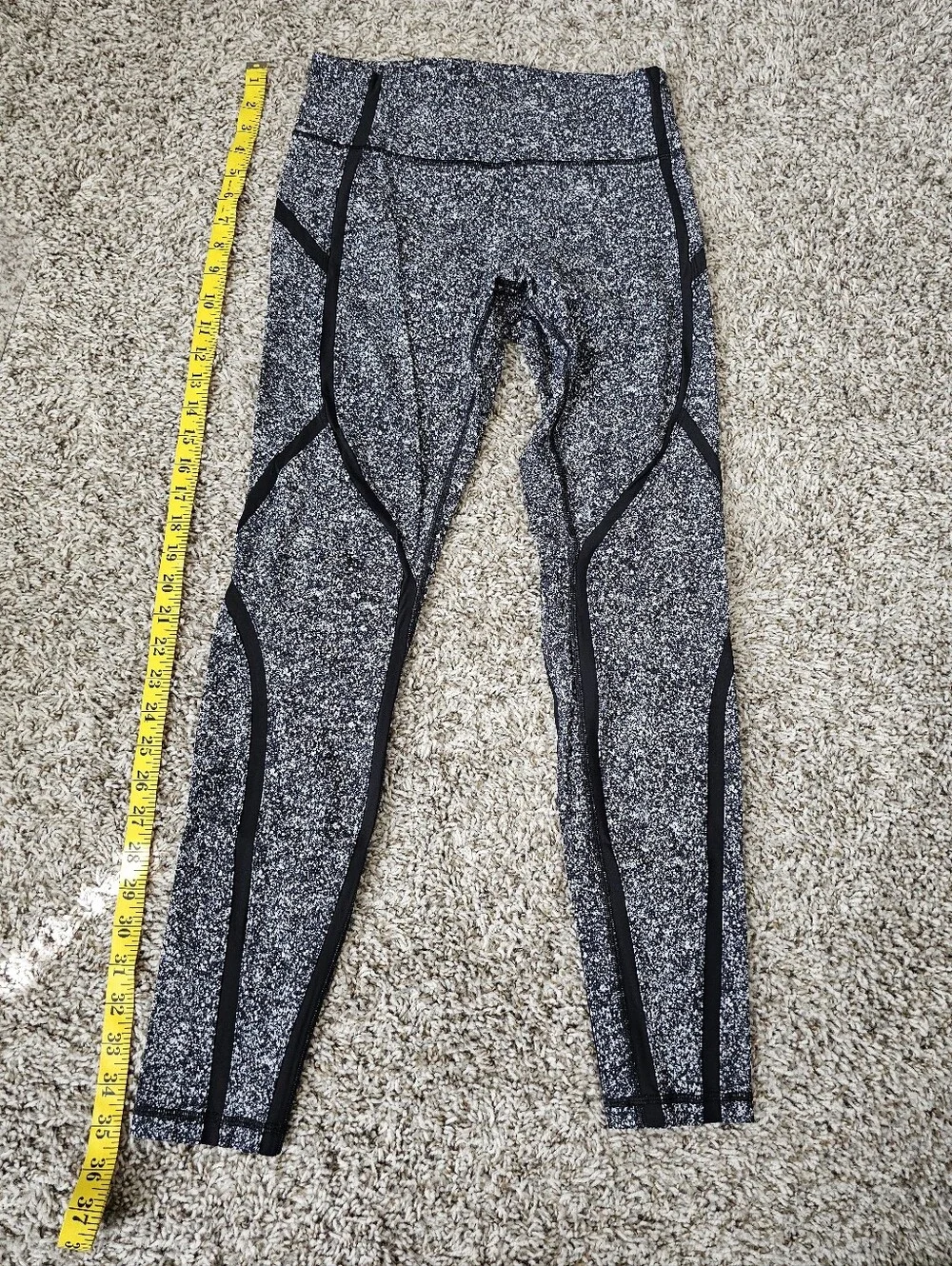 Lululemon Speckled Black & White Athletic Leggings Size 8|no 31